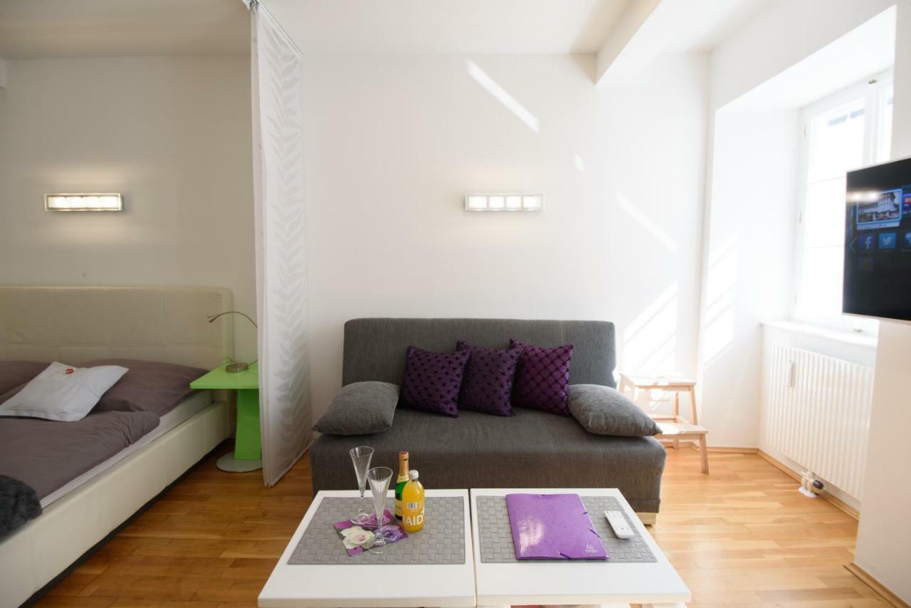 Design Apartment - Centrally Located Wina Bagian luar foto