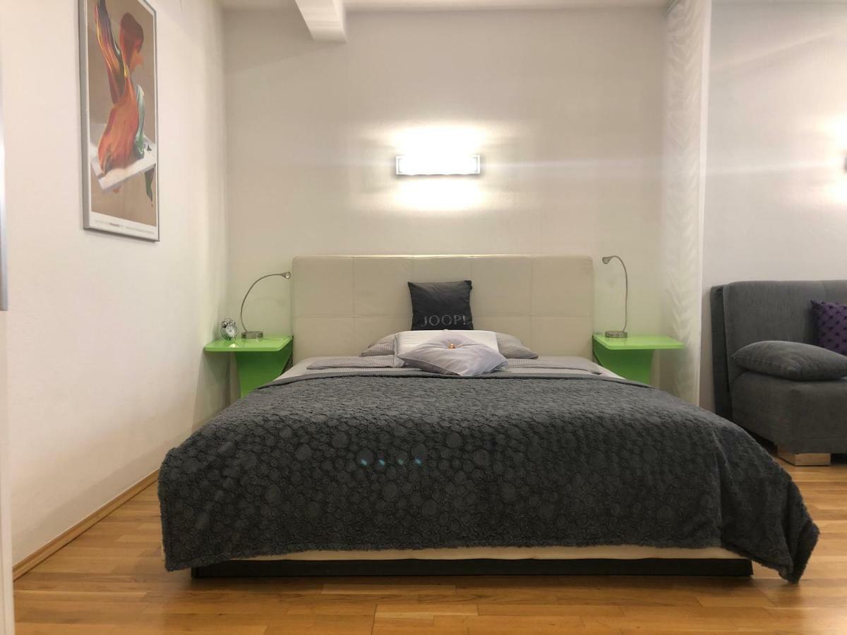 Design Apartment - Centrally Located Wina Bagian luar foto